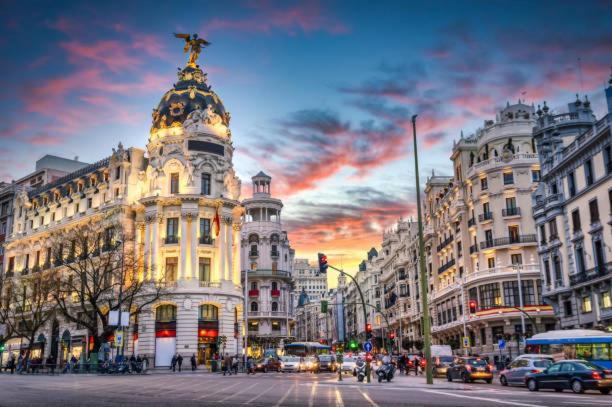 Moderno Apartamento En Pleno Centro Madrid Eksteriør bilde